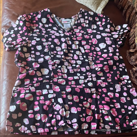Cherokee Black and Pink Short Sleeve Top - Picture 1 of 3